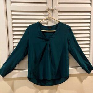 Women's J. Crew Pleat Front Long Sleeve Silk Blouse in Emerald Green, size 6 P